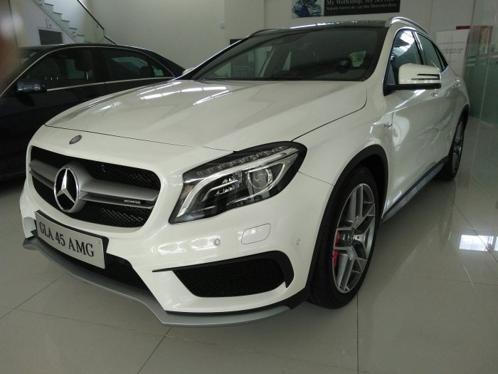 Bán Mercedes GLA45 4Matic AMG 2016 màu trắng nội thất đỏ đen