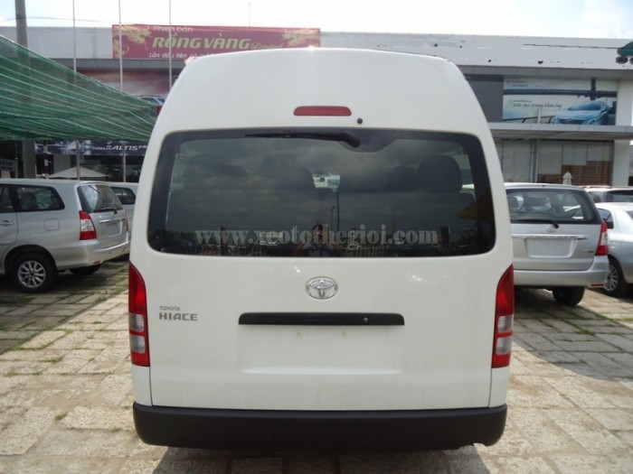 Các chi tiết độc lạ của Toyota Hiace 16 chỗ động cơ Xăng.