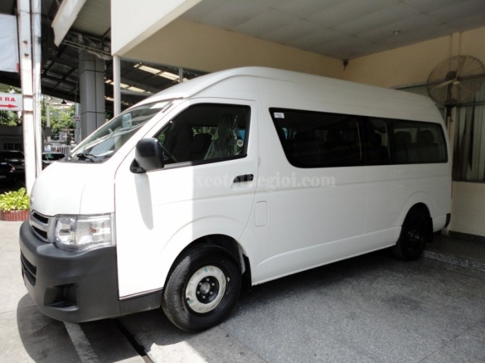 Giá xe Toyota Hiace động cơ Diesel (máy dầu)