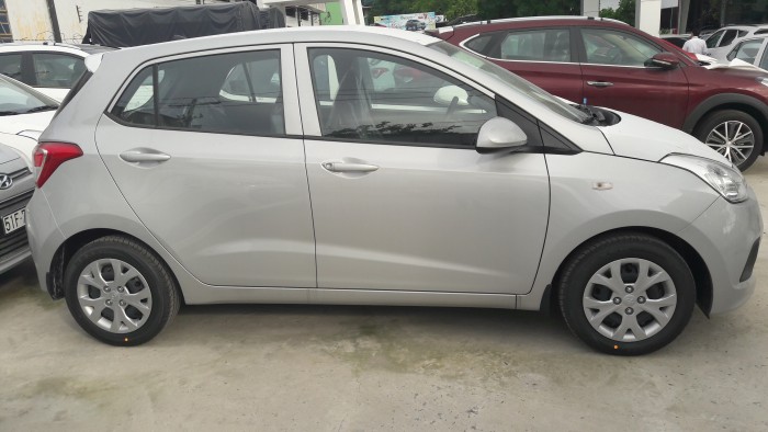 Thanh lý gấp Hyundai Grand i10 1.0MT BASE bạc, uu đãi đến 22 triệu đồng và hơn thế nữa, còn 1 chiếc duy nhất