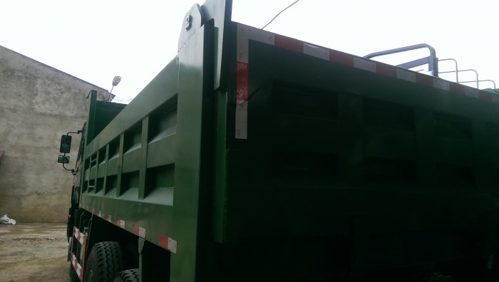 Xe ben Howo 3 chân nhập khẩu
