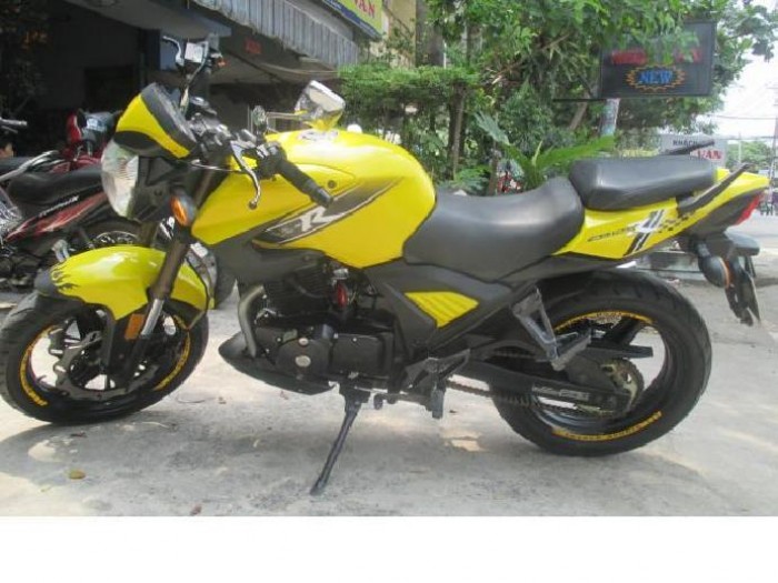 Cần bán xe Moto Rebel CBR 125 cc, máy USA Rebel. màu vàng, mua thùng 2012. . Xe 2 máy, 3 dĩa, xe mới 99,9%