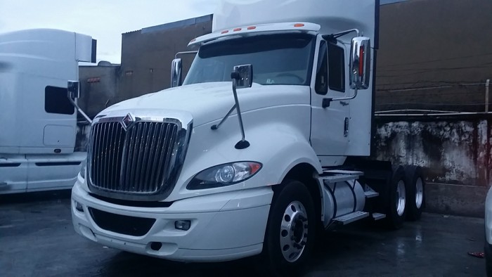 Xe Đầu Kéo Mỹ 0 giường,xe đầu kéo mỹ Daycab Maxxforce Prostar + 0 giường