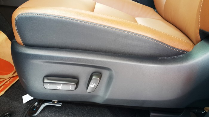 Cần bán xe Toyota Innova đời 2016 giao xe ngay