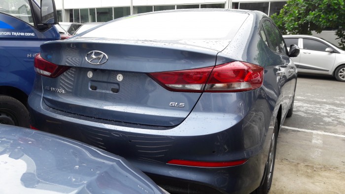 Hyundai Elantra 1.6AT xanh đá mới về tại bãi
