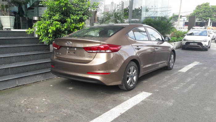 Cần bán Hyundai Elantra 1.6TM vàng cát, ưu đãi lên đến 40 triệu đồng và hơn thế nữa