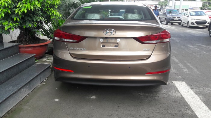 Cần bán Hyundai Elantra 1.6TM vàng cát, ưu đãi lên đến 40 triệu đồng và hơn thế nữa