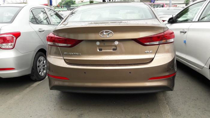 Cần bán Hyundai Elantra 1.6TM vàng cát, ưu đãi lên đến 40 triệu đồng và hơn thế nữa
