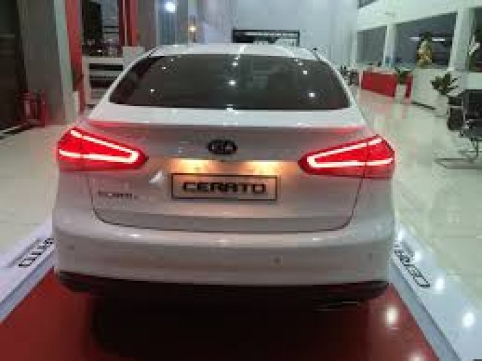 Kia Cerato giá cực hấp dẫn kềm theo ưu đãi cực khủng