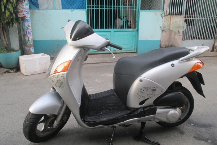 Honda @ 150cc màu trắng bstp-8828 nguyên bản từng con ốc