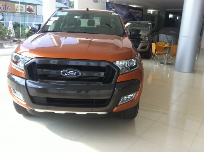 Bán Ford Ranger Wildtrak 3.2 màu cam 2016.  Trả góp tới 80 % giá trị xe