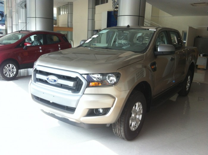 Bán Ford Ranger XLS AT màu Vàng Cát, Có xe giao luôn thủ tục nhanh gọn đơn giản