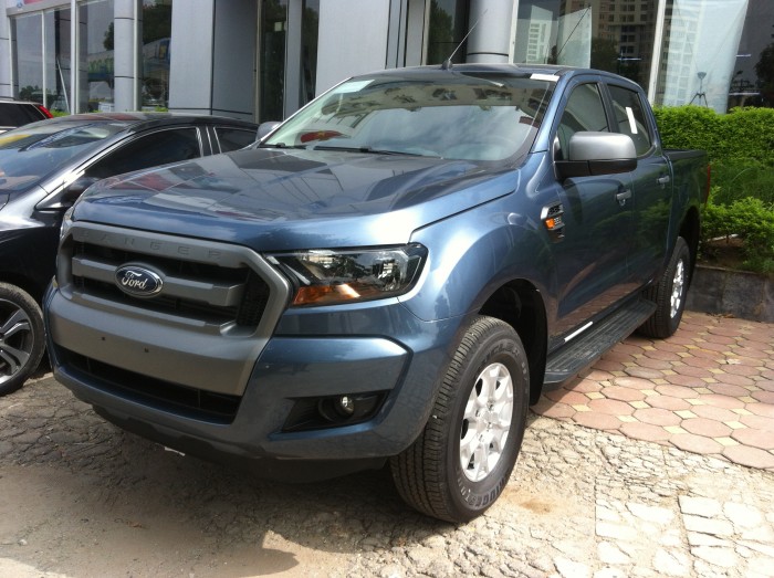 Bán Ford Ranger XLS AT 2016 mày xanh thiên thanh, có xe giao luôn, giao xe tận nhà