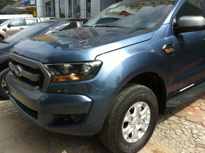 Bán Ford Ranger XLS AT 2016 mày xanh thiên thanh, có xe giao luôn, giao xe tận nhà