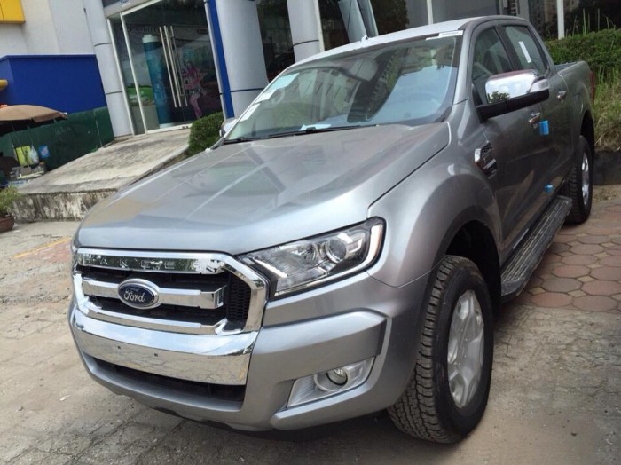 Bán Ford Ranger XLT màu bạc đời 2016 giá tốt. Hỗ trợ trả góp lên đến 80% giá trị xe.