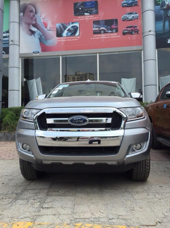 Bán Ford Ranger XLT màu bạc đời 2016 giá tốt. Hỗ trợ trả góp lên đến 80% giá trị xe.