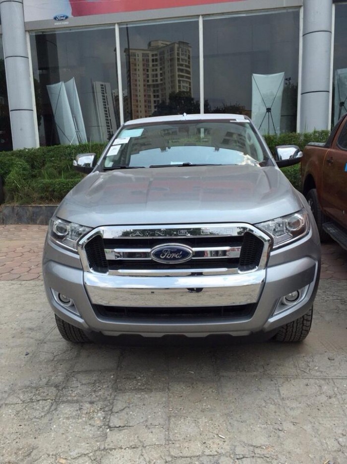Bán Ford Ranger XLT màu bạc đời 2016 giá tốt. Hỗ trợ trả góp lên đến 80% giá trị xe.