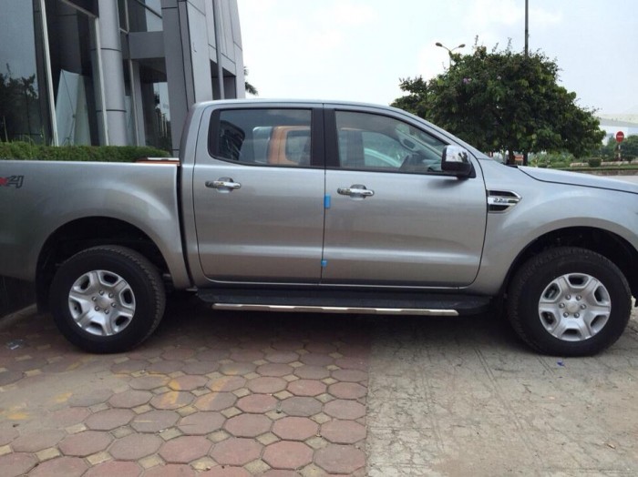 Bán Ford Ranger XLT màu bạc đời 2016 giá tốt. Hỗ trợ trả góp lên đến 80% giá trị xe.