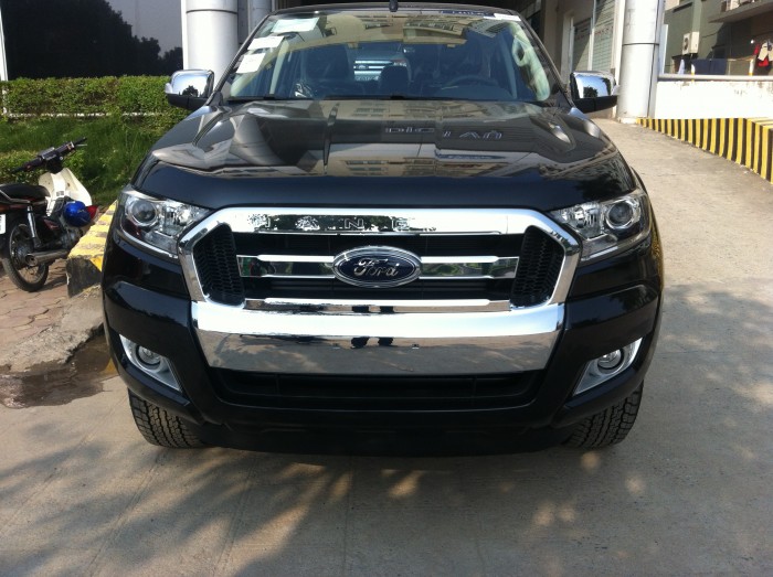 Bán Ford Ranger XLT 2.2 2 cầu số sàn màu Đen đời 2016. Giao xe tận nhà cho khách hàng