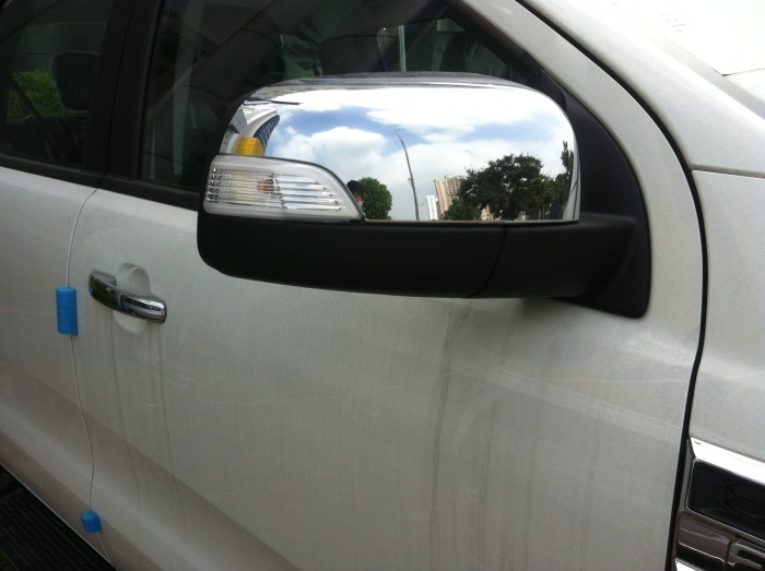 Ford Ranger XLT trắng 2 cầu số sàn. giá tốt nhất thị trường, giao xe tận nhà cho khách hàng