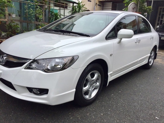 Bán Honda Civic 1.8AT 2010 màu trắng