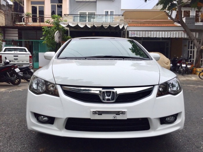 Bán Honda Civic 1.8AT 2010 màu trắng