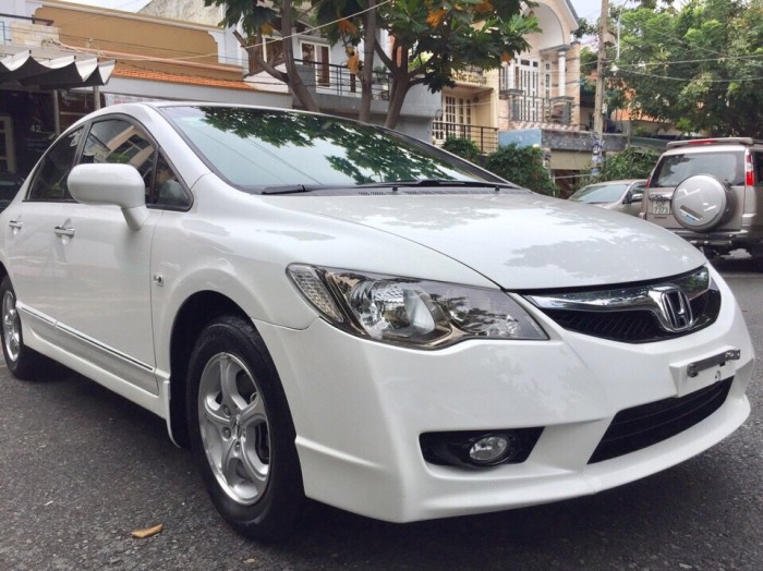 Bán Honda Civic 1.8AT 2010 màu trắng
