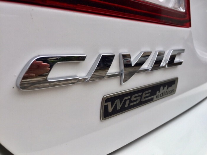 Bán Honda Civic 1.8AT 2010 màu trắng
