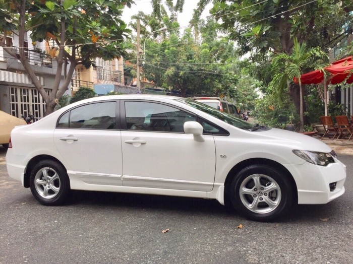Bán Honda Civic 1.8AT 2010 màu trắng