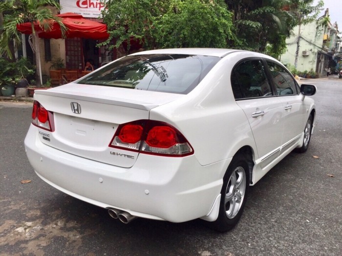 Bán Honda Civic 1.8AT 2010 màu trắng