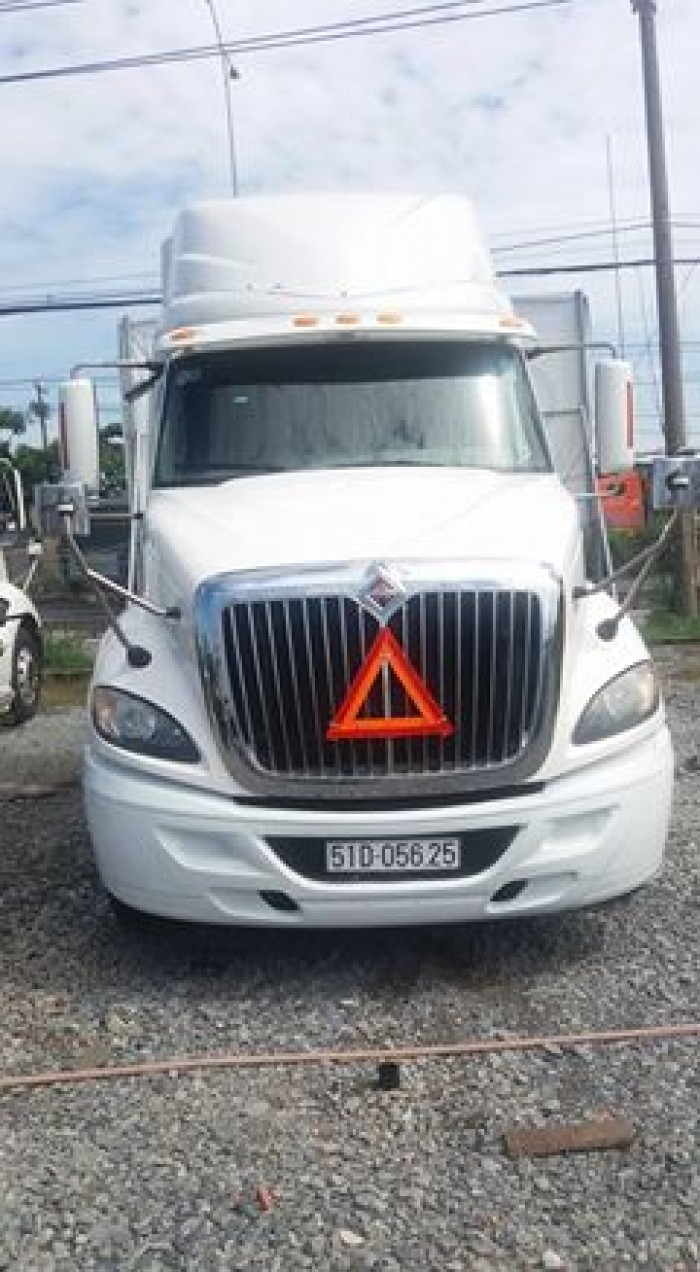 Đầu kéo mỹ hoàng huy đời 2012 lô mới nhập về