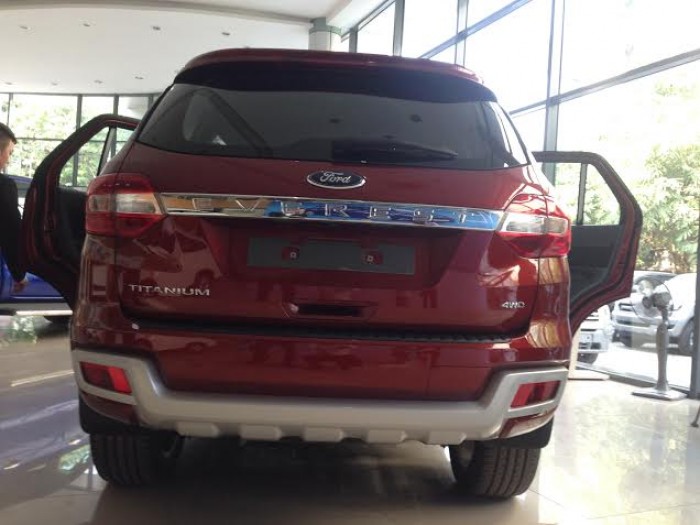 FORD EVEREST TITANIUM 3.2L AT màu Đỏ Bocdo đời 2016 giá tốt giao ngay. Giao xe trên toàn quốc