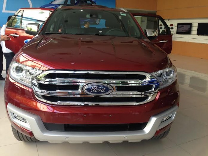 FORD EVEREST TITANIUM 3.2L AT màu Đỏ Bocdo đời 2016 giá tốt giao ngay. Giao xe trên toàn quốc