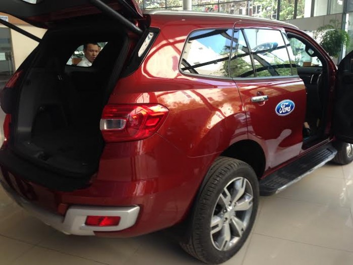 FORD EVEREST TITANIUM 3.2L AT màu Đỏ Bocdo đời 2016 giá tốt giao ngay. Giao xe trên toàn quốc