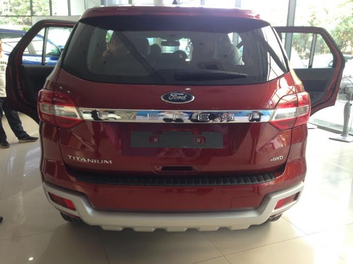 FORD EVEREST TITANIUM 3.2L AT màu Đỏ Bocdo đời 2016 giá tốt giao ngay. Giao xe trên toàn quốc