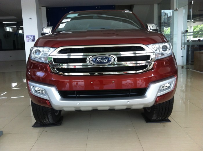 Bán FORD EVEREST TITANIUM 3.2 màu Đỏ Bocdo đời 2016 giá tốt. xe giao ngay