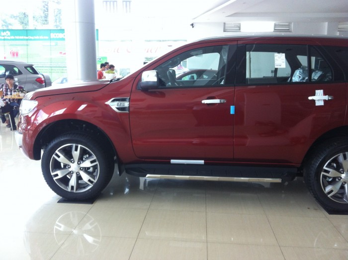 Bán FORD EVEREST TITANIUM 3.2 màu Đỏ Bocdo đời 2016 giá tốt. xe giao ngay