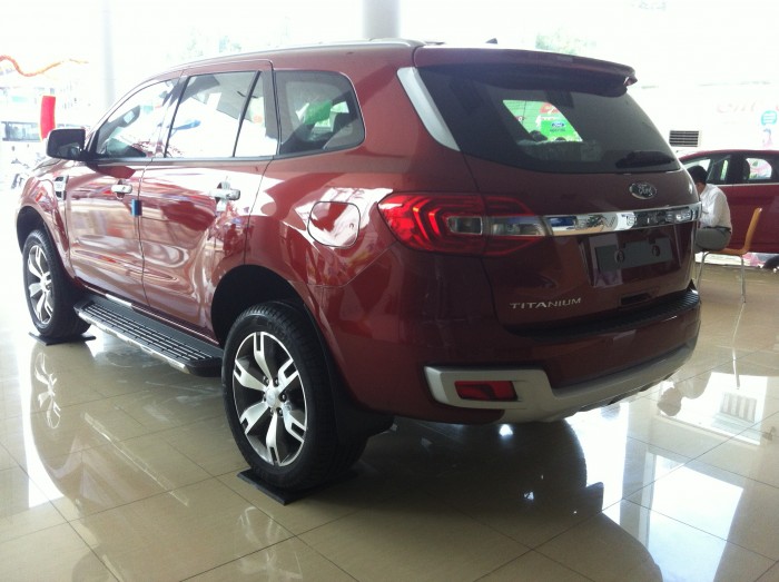 Bán FORD EVEREST TITANIUM 3.2 màu Đỏ Bocdo đời 2016 giá tốt. xe giao ngay