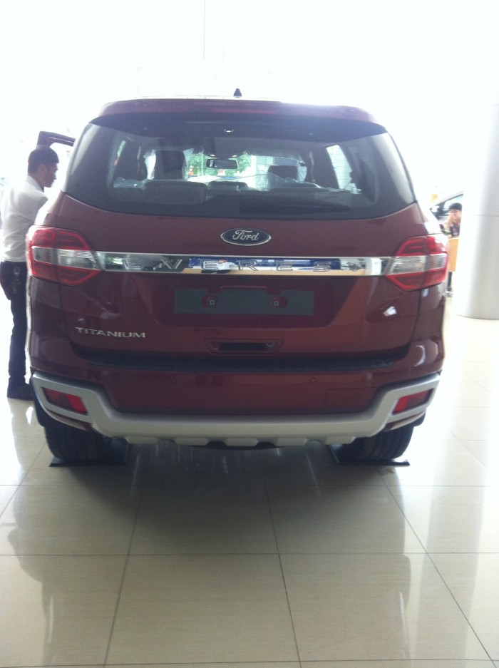 Bán FORD EVEREST TITANIUM 3.2 màu Đỏ Bocdo đời 2016 giá tốt. xe giao ngay