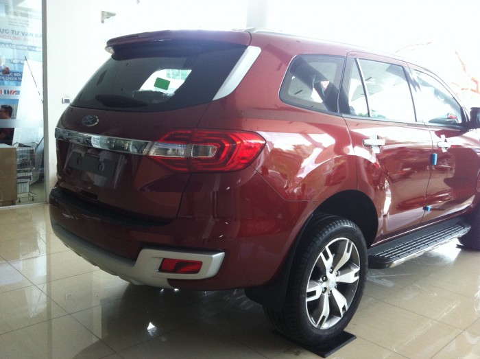 Bán FORD EVEREST TITANIUM 3.2 màu Đỏ Bocdo đời 2016 giá tốt. xe giao ngay