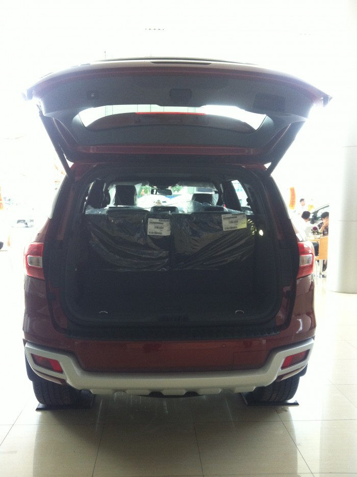 Bán FORD EVEREST TITANIUM 3.2 màu Đỏ Bocdo đời 2016 giá tốt. xe giao ngay