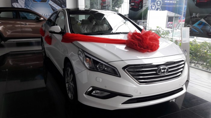 Hỗ trợ tối đa khi mua Hyundai Sonata trắng đẳng cấp, chỉ trả trước 290 triệu đồng là có xe trong tay