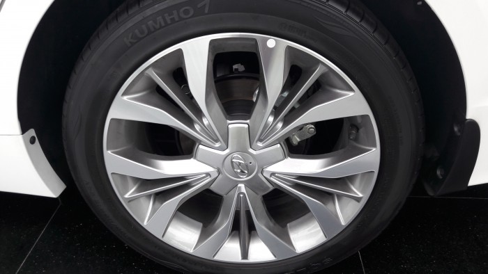 Hỗ trợ tối đa khi mua Hyundai Sonata trắng đẳng cấp, chỉ trả trước 290 triệu đồng là có xe trong tay