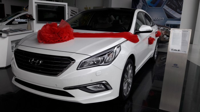 Hỗ trợ tối đa khi mua Hyundai Sonata trắng đẳng cấp, chỉ trả trước 290 triệu đồng là có xe trong tay