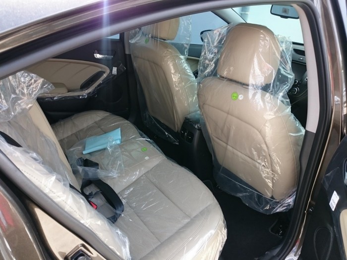 Cerato 2.0 màu nâu mạnh mẽ cá tính , tặng BHVC, BHTNDS và các quà tặng khác