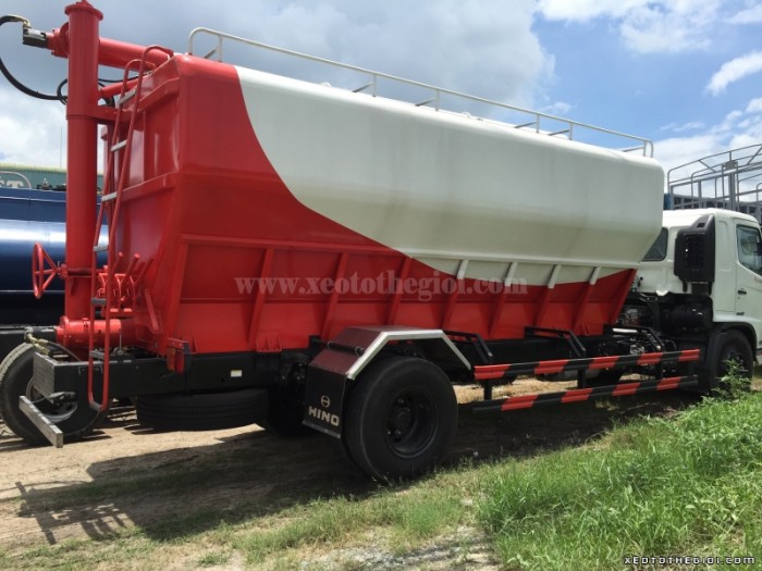 Bán xe Hino FG8JPSB thùng 15.1m3 tải chuyên dụng chở cám gạo, hỗ trợ vay đến 80%