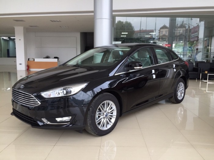 Bán Ford Focus titanium Ecoboot 1.5 AT 4  cửa 5 chỗ màu đen giá tốt