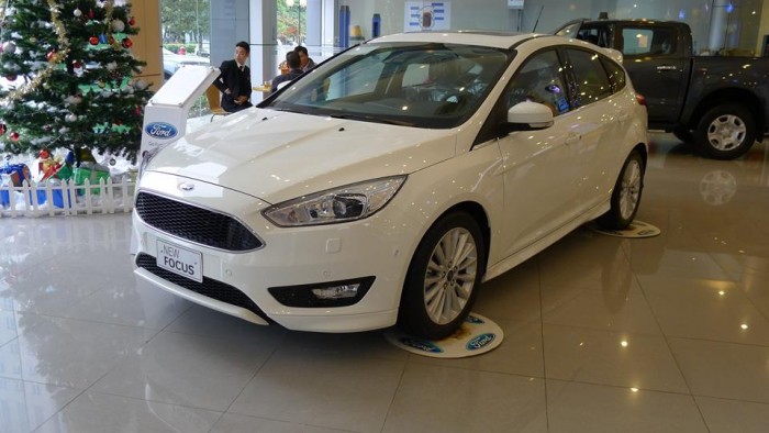 Bán Ford Focus 1.5 Ecoboot các màu giá tốt có xe giao ngay quà tặng hấp dẫn