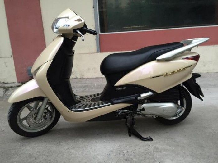 Honda lead 110cc màu vàng be , năm 2015 , nữ sử dụng