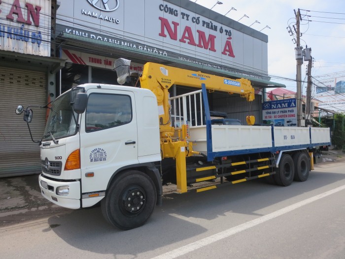 Xe tải HINO FL8JTSL gắn cần cẩu Soosan 7 tấn SCS746L